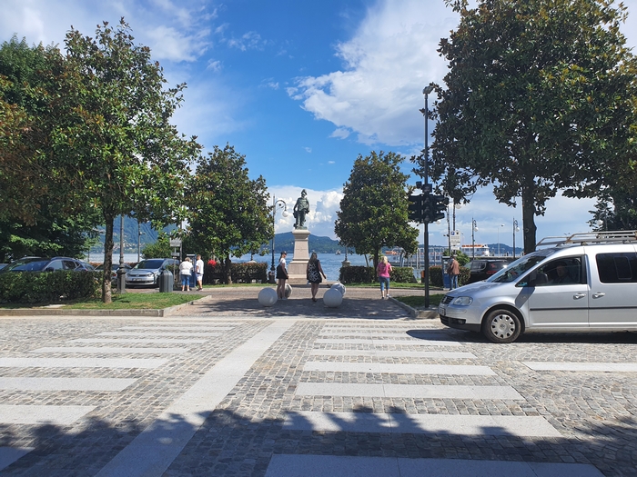 Semafori pedonali intelligenti sul lungolago (aspettando le telecamere)