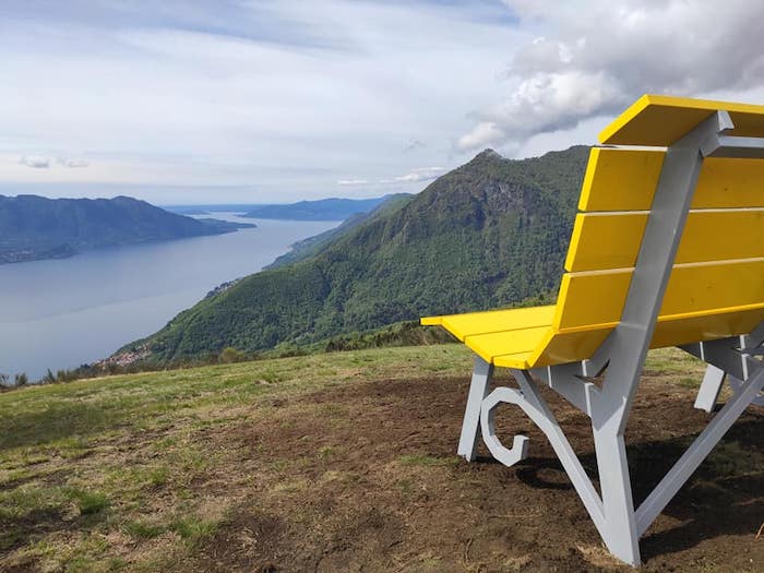 Sul monte Carza la prima panchina gigante del lago Maggiore 