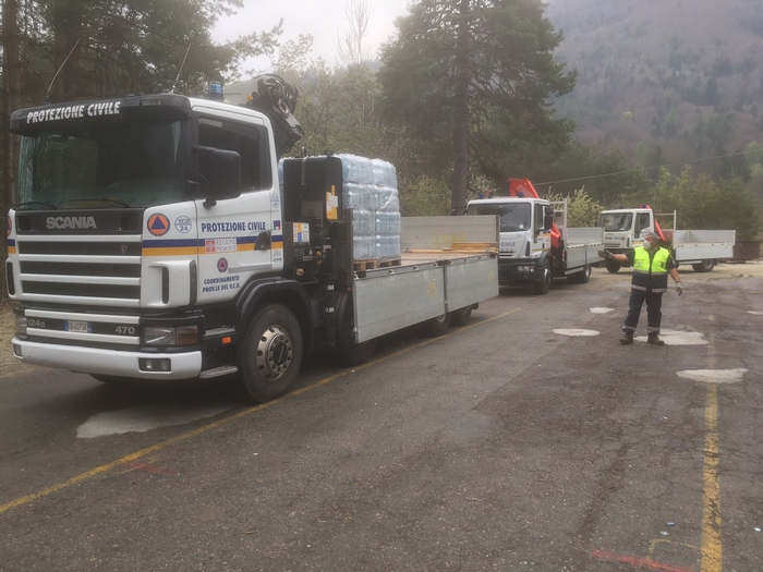 Altri 28 bancali d’acqua in dono al Vco