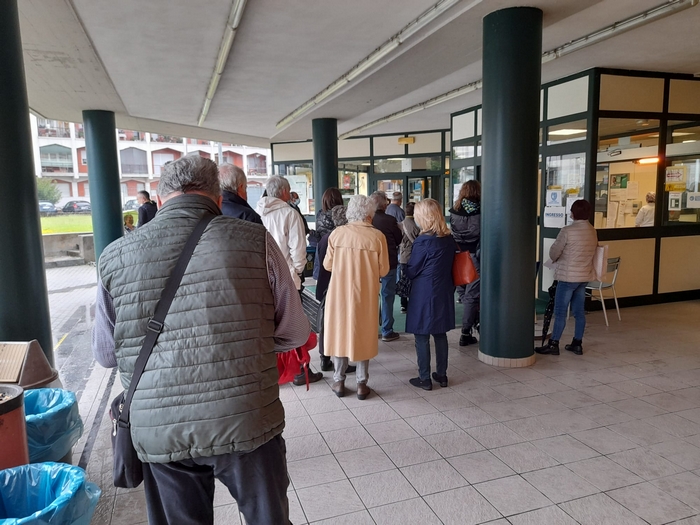 Ancora problemi di assembramento all'ospedale per le analisi del sangue