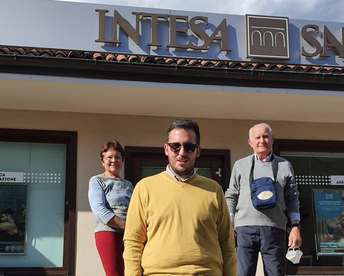 Trobaso si mobilita contro la chiusura dello sportello Intesa Sanpaolo: comitato e raccolta firme