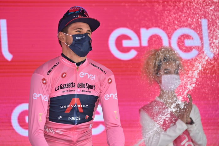 Giro d'Italia, vittoria olandese a Canale. Ganna mantiene la maglia rosa
