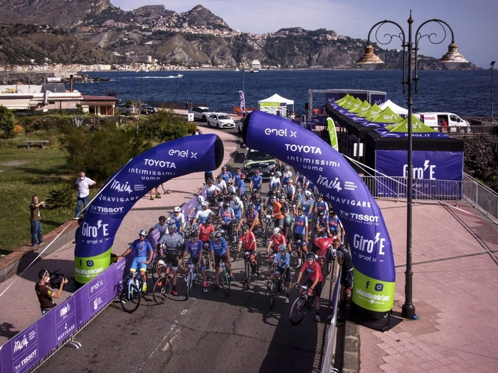 Rosa e green: Stresa aspetta il Giro d’Italia “elettrico”