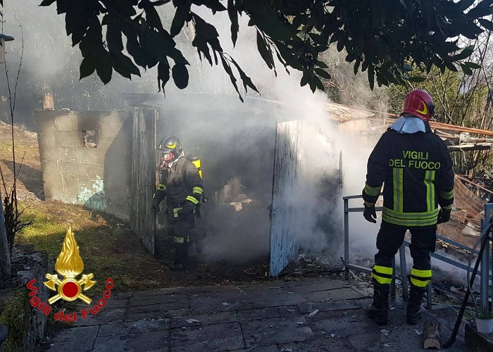 Incendi nel sottobosco e a un capanno