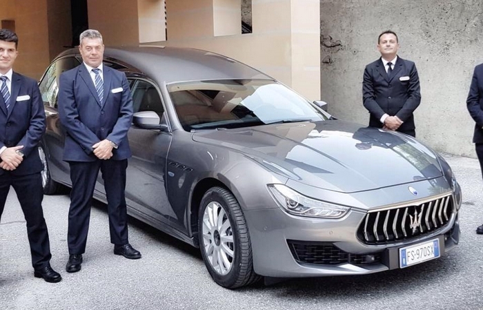 L'innovativo servizio dell'impresario verbanese: le ceneri disperse nel lago