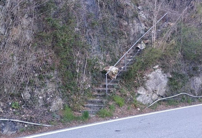 Sassi sulla statale, chiusa la 34 a Cannero