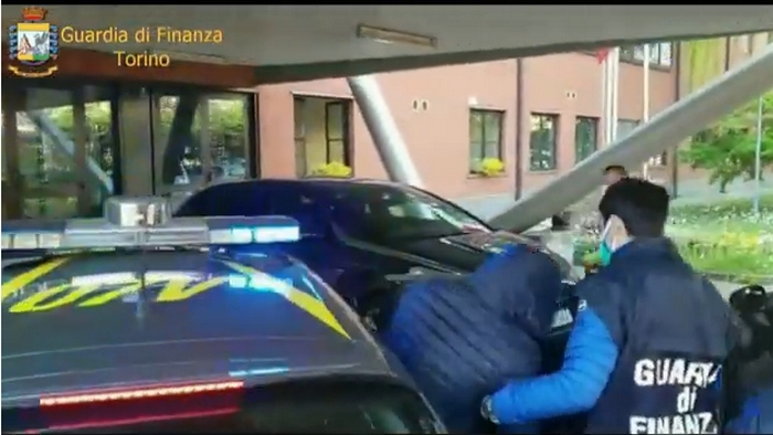 Rifiuti metallici spacciati per ferro, maxi-blitz della Gdf: 15 arresti e 130 milioni sequestrati