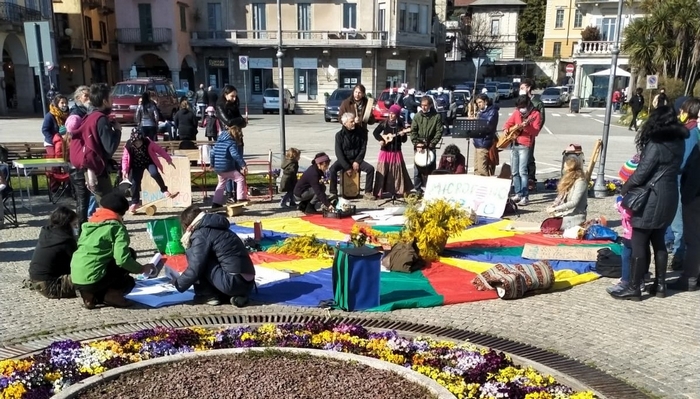 Niente musiche, danze e giochi: VCO in Movimento protesta a Ornavasso ma in forma statica 