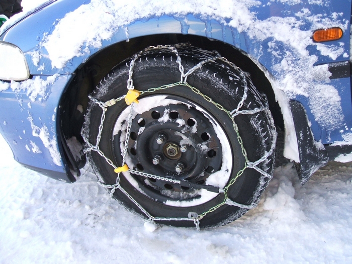 Scatta oggi l'obbligo di viaggiare con pneumatici invernali o catene a bordo