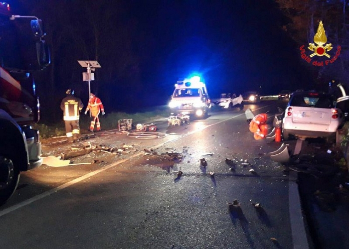 Scontro frontale sulla statale del Verbano: tre feriti