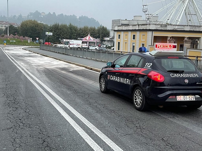 Camion perde gasolio sulla statale