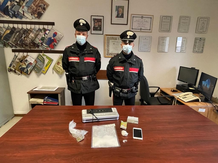 Venticinquenne arrestato con 10.000 euro di ketamina e cocaina