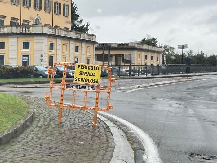 Camion perde burro di cacao sulla statale