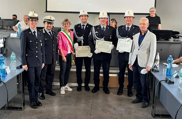 Encomi solenni ai vigili che hanno salvato il neonato che stava soffocando