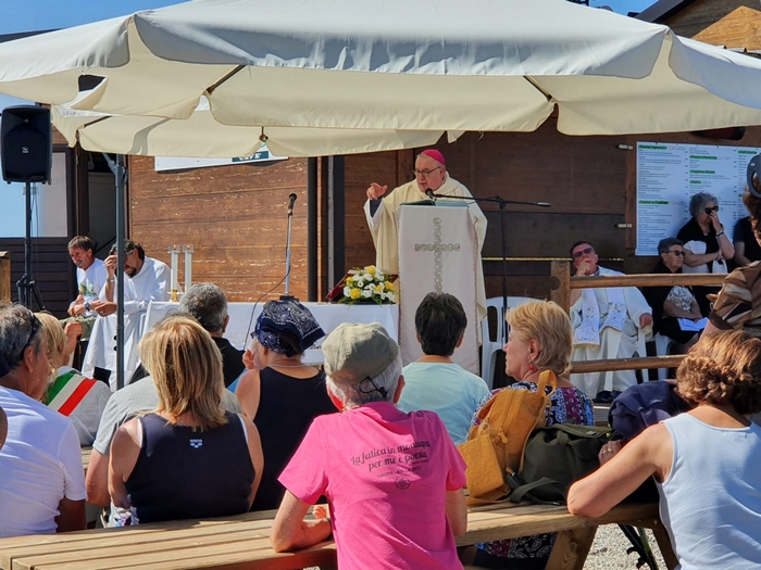 Mottarone, messa al campo in ricordo del 70° anniversario croce ricostruita