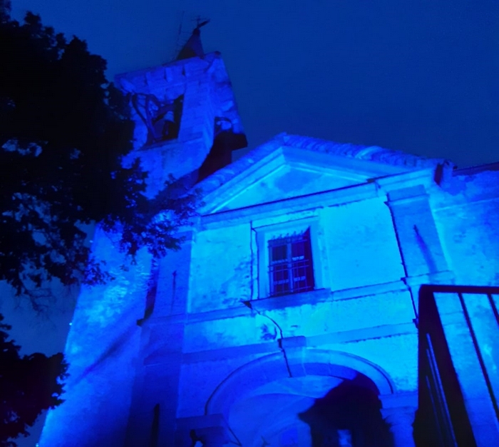 Una luce blu "illumina" la giornata mondiale dell'autismo