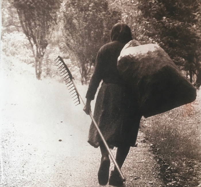 Cannobio di oggi con gli occhi di ieri: in mostra al Parasi gli scatti di De Bernardis 