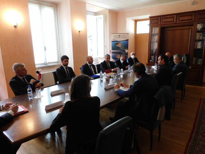 Traghetti a singhiozzo, l’impegno della Navigazione: corse potenziate entro l’estate