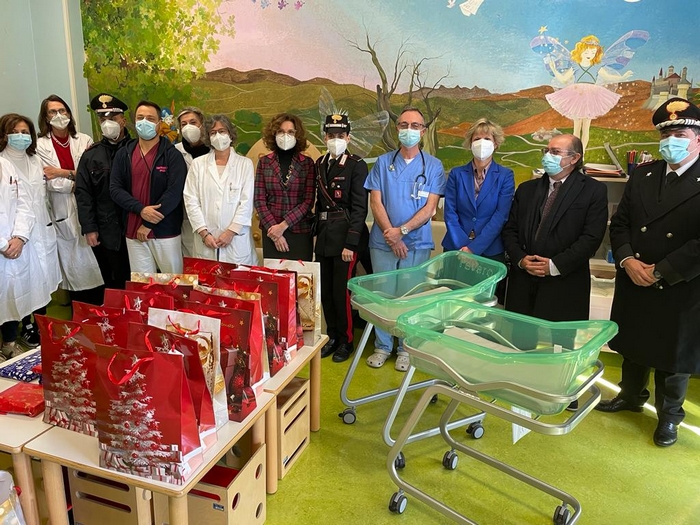 La generosità dell'associazione carabinieri a Pediatria e Neuropsichiatria