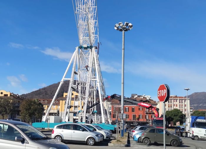 La ruota panoramica di Intra smantella: "tutto regolare" la risposta all'interpellanza 