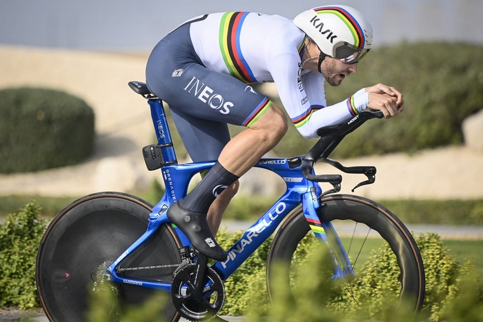 Grande vento a Dubai, Ganna secondo alla crono dell’Uae Tour