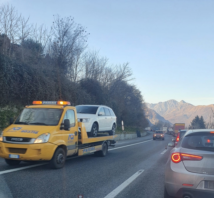 Tornano i cantieri e le code sull’A26