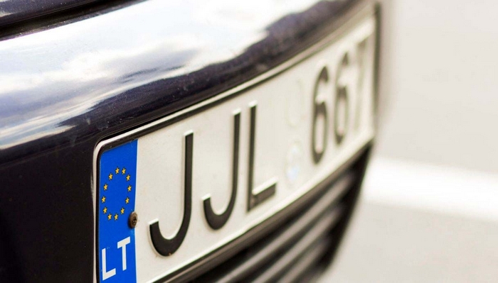 L’Unione europea cancella il divieto di guidare in Italia le auto targate all’estero