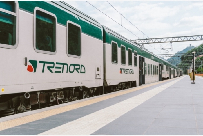 Rissa sul treno, in quattro fuggono all’arrivo dei carabinieri in stazione