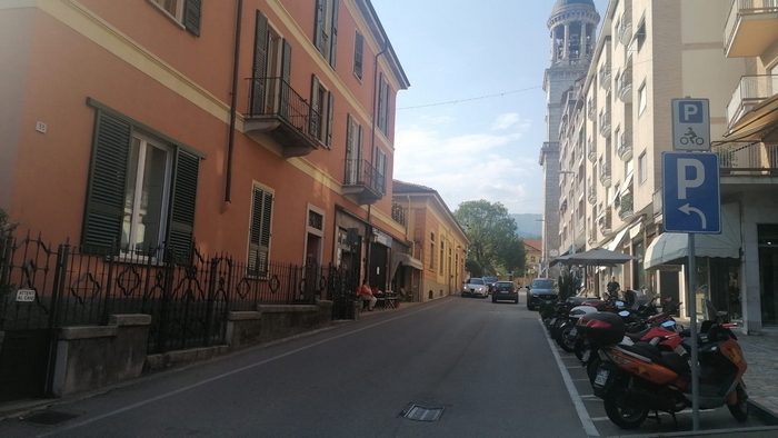 Motorini a tutto gas di notte: proteste a Intra