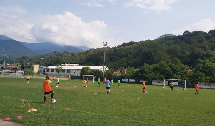 Bimbi e ragazzi ucraini si potranno allenare con le giovanili del Verbania Calcio - Avviata raccolta di indumenti sportivi  