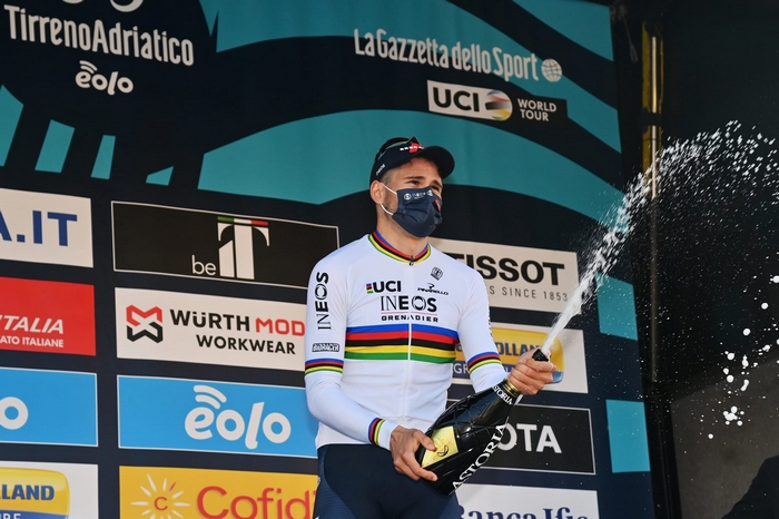 Ganna domina la crono d'apertura della Tirreno-Adriatico