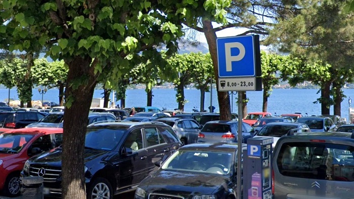 Stresa, da oggi i parcheggi blu tornano a pagamento