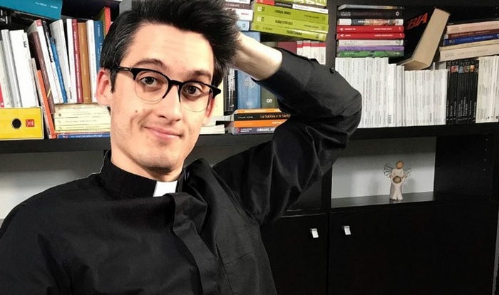 La lezione sulla felicità del sacerdote youtuber