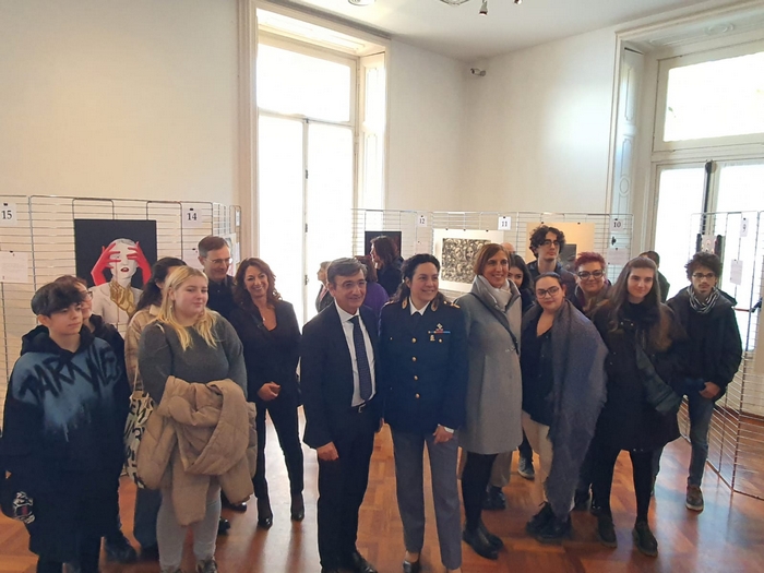 La violenza sulle donne raccontata dagli studenti del liceo (foto)