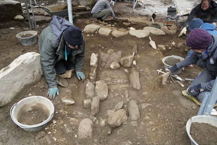 Reperti archeologici dell’Età del ferro affiorano da due cantieri edili