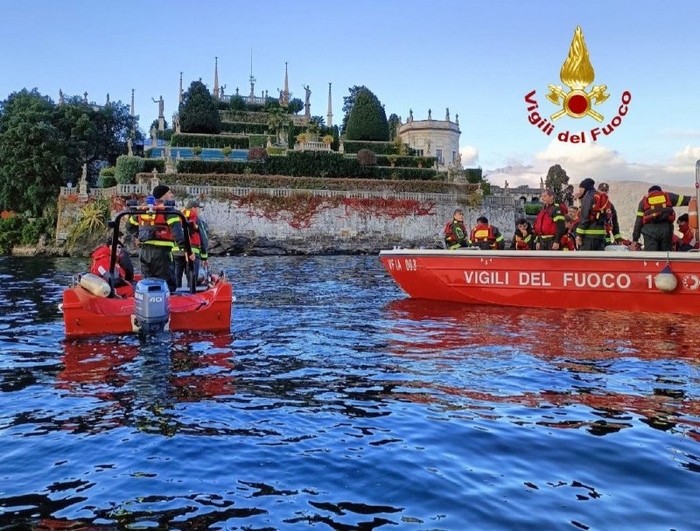 Sul Verbano per conseguire la patente nautica speciale dei vigili del fuoco