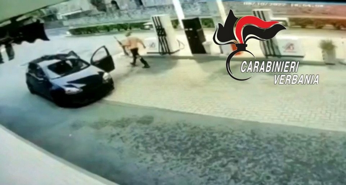 Fuga “a mano armata” con speronamento, l’arrestato dà in escandescenze anche in carcere