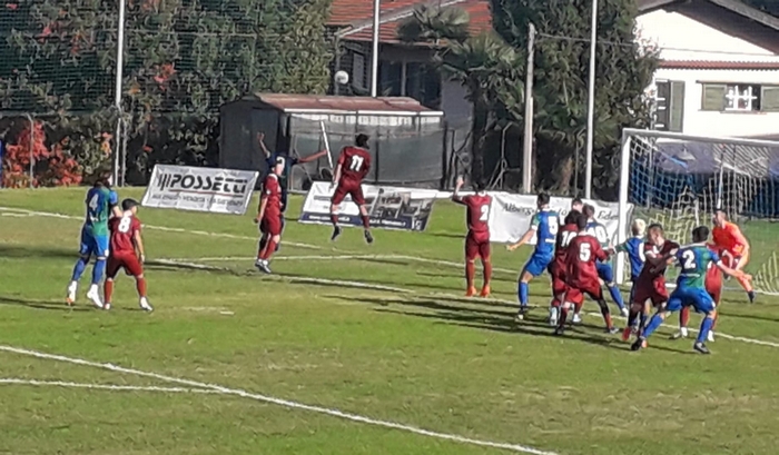 Lo Stresa parte bene ma si fa rimontare dal Ligorna: 2-1