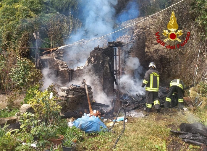 Legnaia distrutta dalle fiamme
