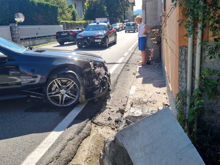 Auto contro il muro sulla ss34