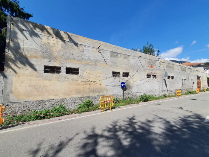 L'ex fabbrica pericolante venduta all'asta: verso la messa in sicurezza di via Fratelli Scavini