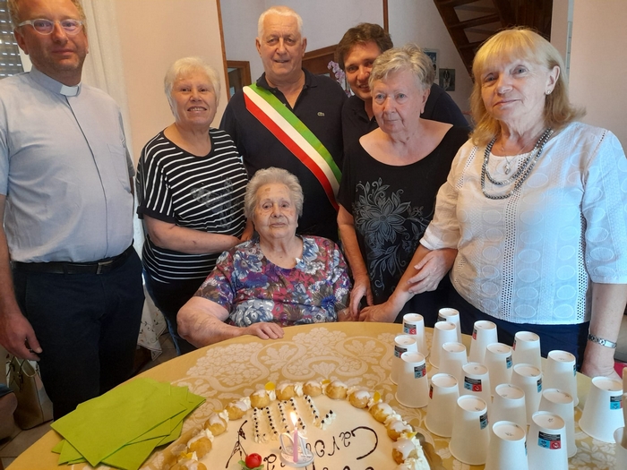 I cent’anni di nonna Carolina festeggiati col “toc”  
