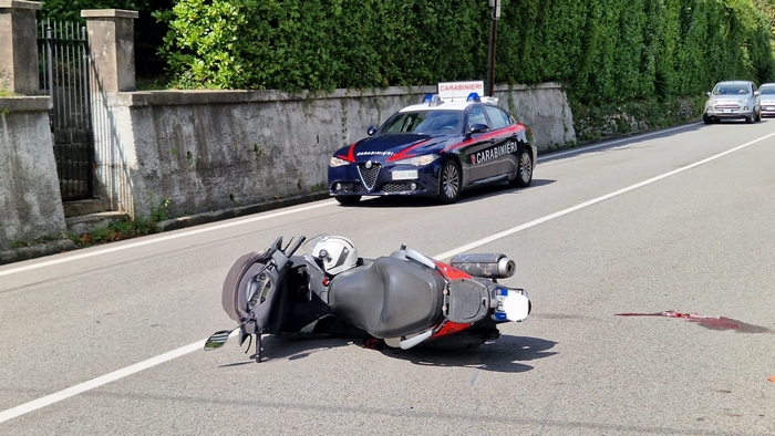 In prognosi riservata il 54enne caduto con lo scooter sulla ss34