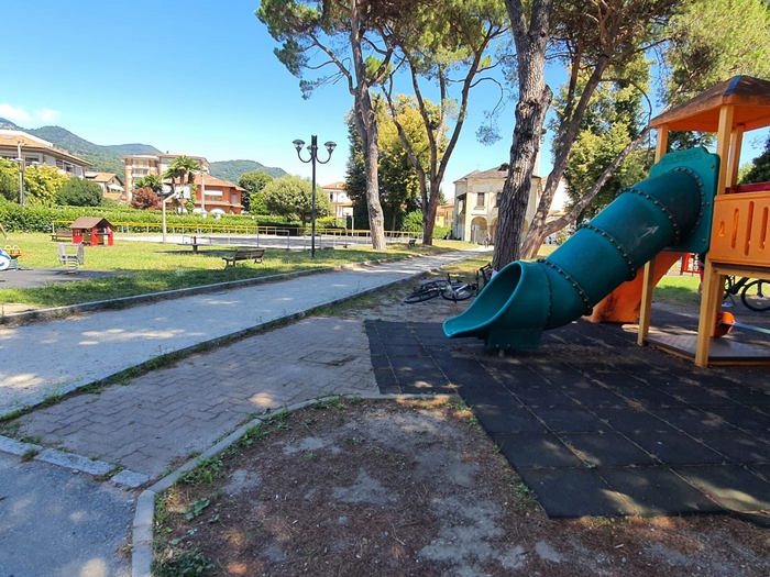 Tolleranza zero contro i vandali del parco giochi identificati dai vigili
