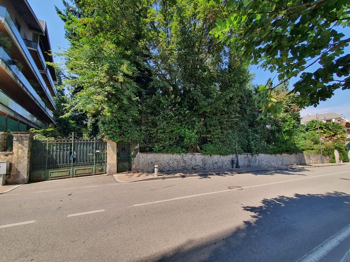 Stresa pensa a un autosilo in centro al posto di una villa con parco