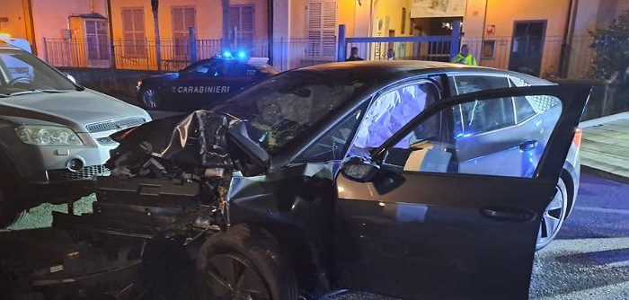 Aggredisce i carabinieri dopo l'incidente: fermato col taser e arrestato