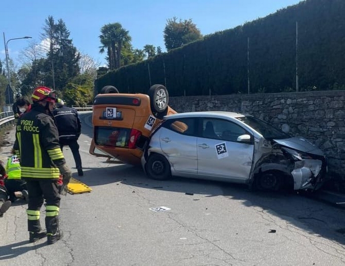 Schianto sulla provinciale 38: auto cappottata, tre feriti