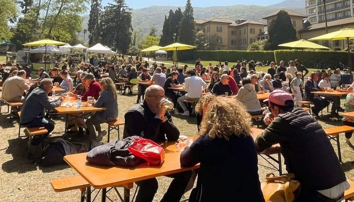 Fiori e street food nella Pasqua di Baveno