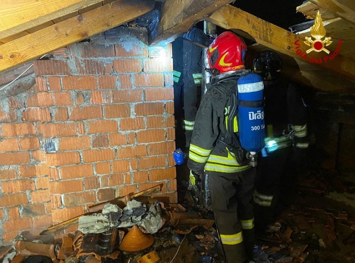 Principio di incendio a un tetto