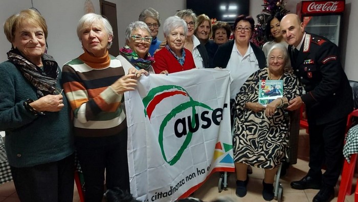 Anziani a lezione antitruffa dal comandante dei carabinieri